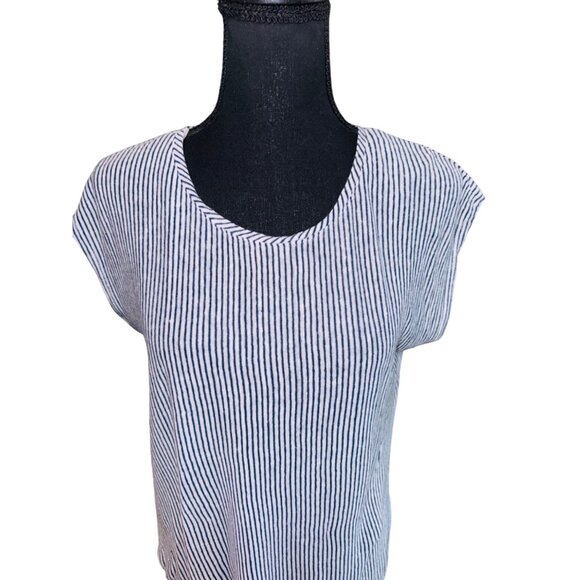 Tahari Nautical Sustainable 100% Linen Striped Button-Back Blouse Travel Casual - Picture 2 of 7